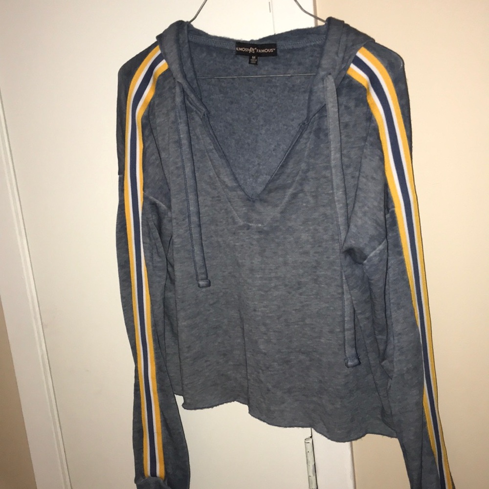 Sweater/V-neck hoodie !